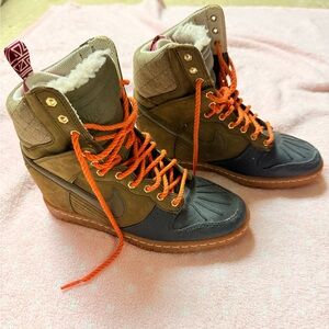 Nike Green and Orange Wedge Shoes with Bold Design